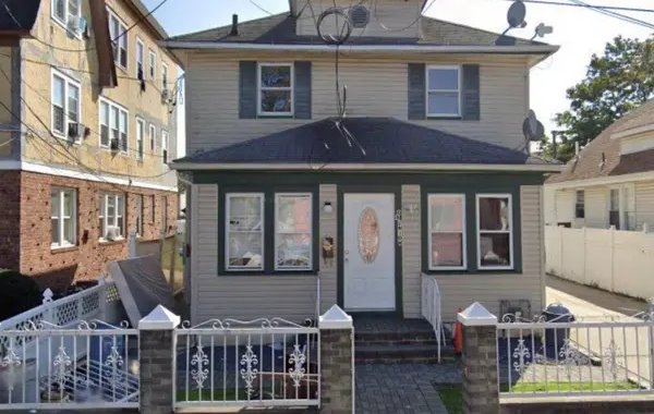Hempstead NY two family house purchased for cash by EZ Home Buyers