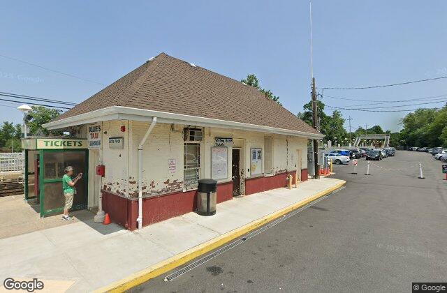 Street view of Little Neck LIRR Station in Little Neck NY where EZ Home Buyers pays cash for houses