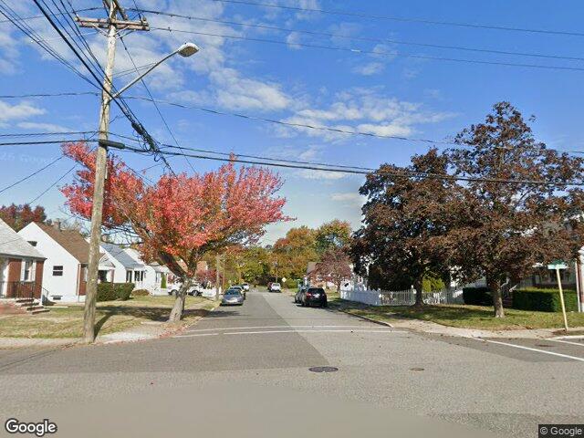 We buy houses in Elmwood Park, NJ Capes along the Boulevard in Elmwood Park, NJ in autumn